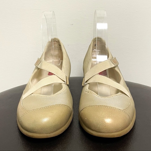 Munro Gold Angie Mary Janes Elastic Straps - Picture 4 of 13